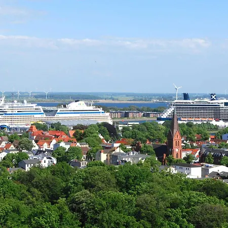 Warnemuende Am Kurpark * روستوك